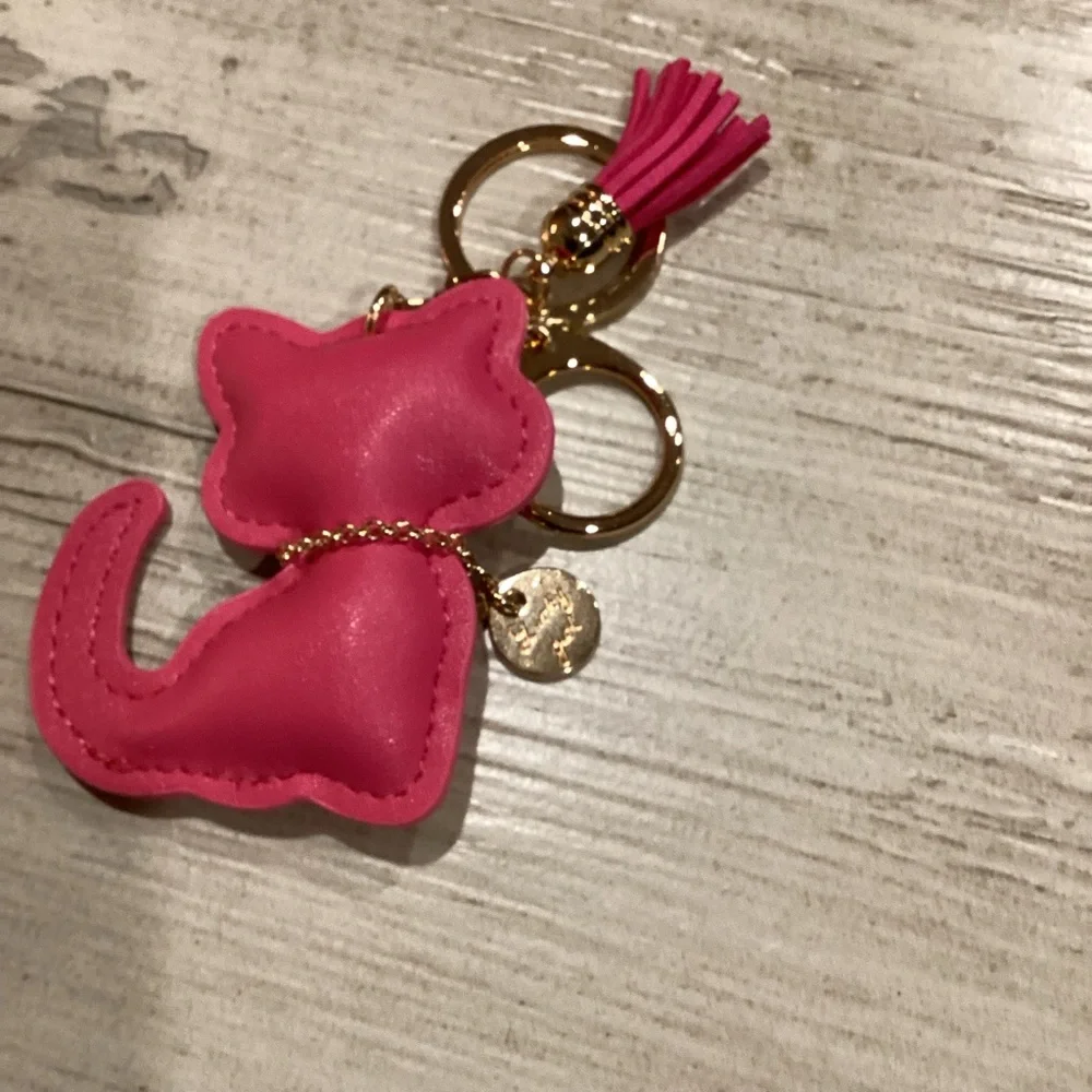 Boutique: Pink Cat Keychain with Gold Accents - Picture 4 of 6